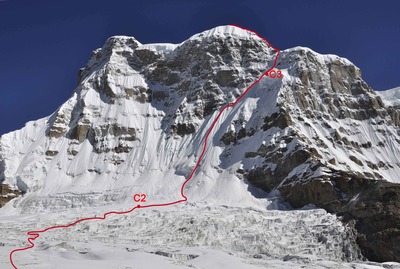 アウトライアー南西壁の登攀ライン