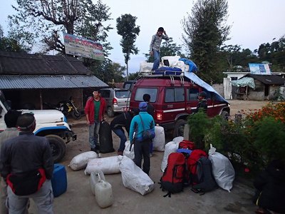 暴力的荷物積載風景
